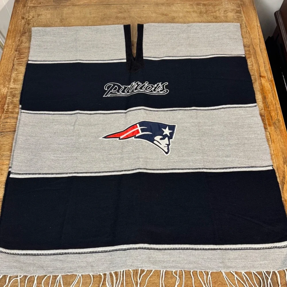NFL New England Patriots Poncho Mens One Size Navy Grey Striped Fringe Serape